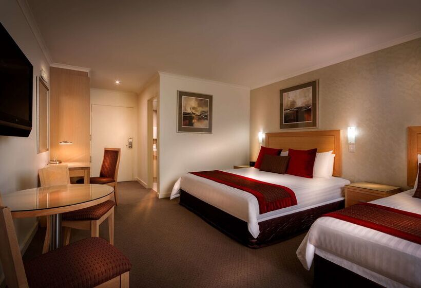 فندق Best Western Plus Travel Inn