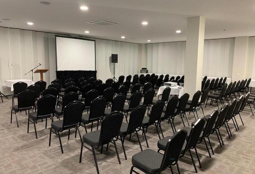 فندق Burnie Central Townhouse