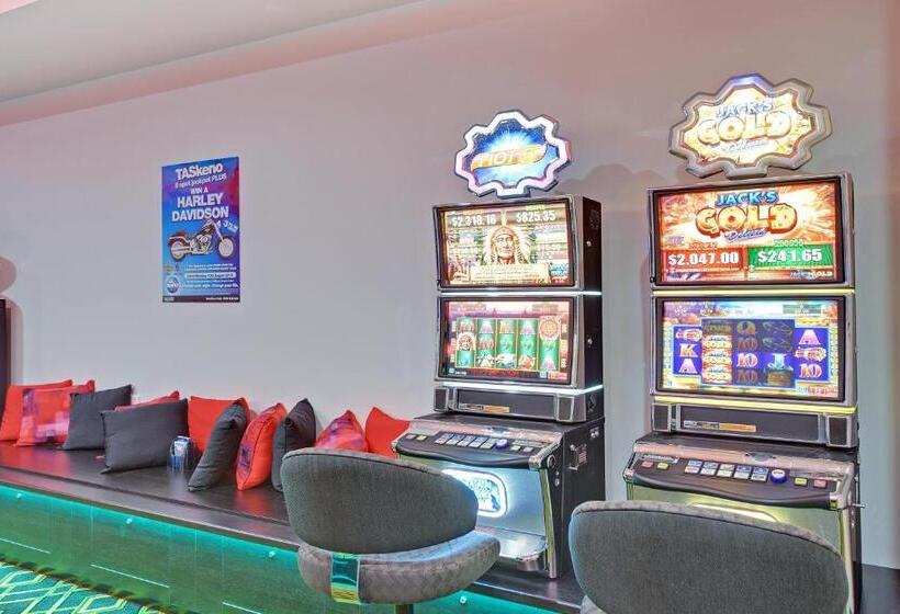 فندق Burnie Central Townhouse