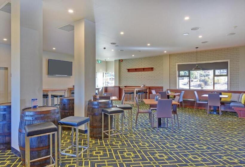 فندق Burnie Central Townhouse