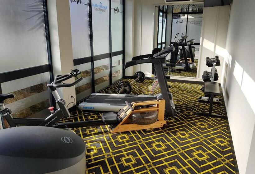 فندق Burnie Central Townhouse