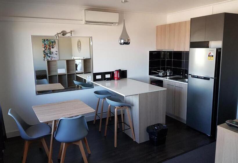 فندق Burnie Central Townhouse