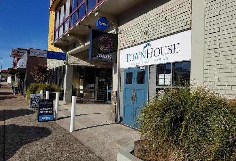 فندق Burnie Central Townhouse