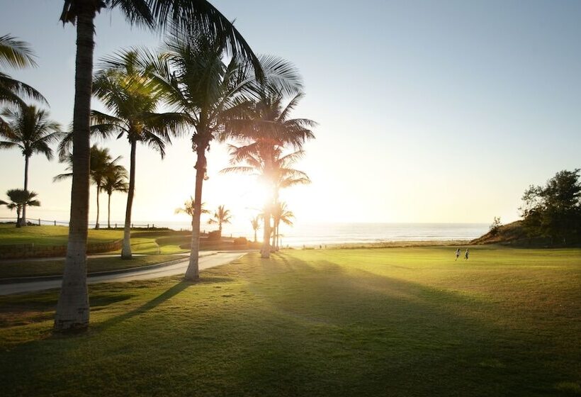 فندق Cable Beach Club Resort & Spa