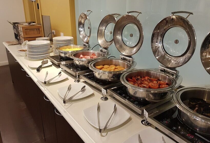 בית מלון כפרי The Parkmore