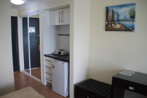 Отель Centenary Motor Inn