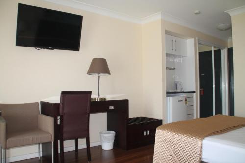 Отель Centenary Motor Inn