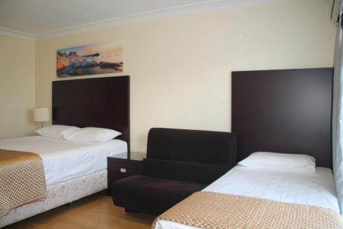 Отель Centenary Motor Inn