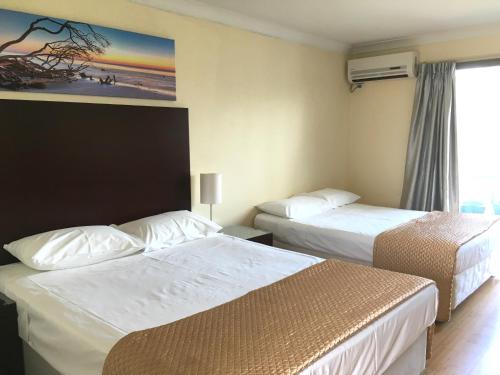 Отель Centenary Motor Inn