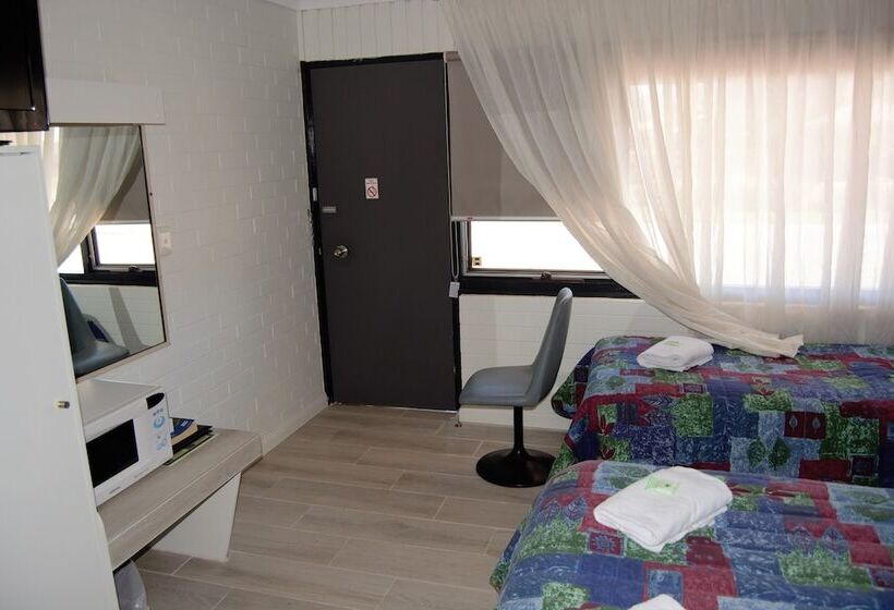 هتل Civic Motor Inn