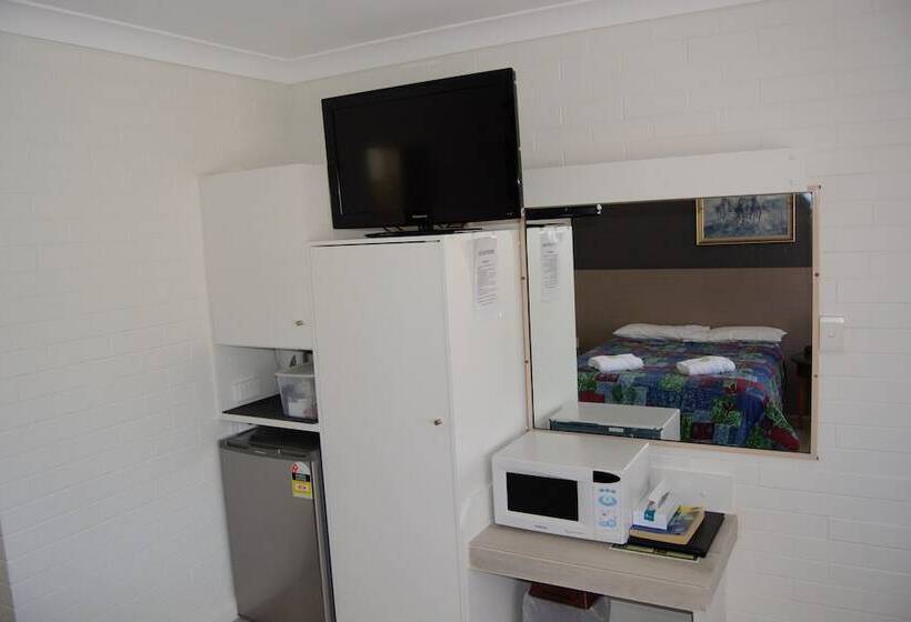 هتل Civic Motor Inn