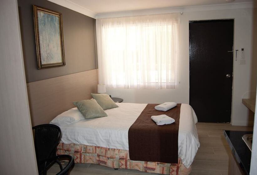 هتل Civic Motor Inn