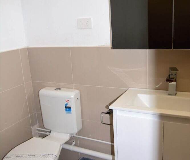 هتل Civic Motor Inn