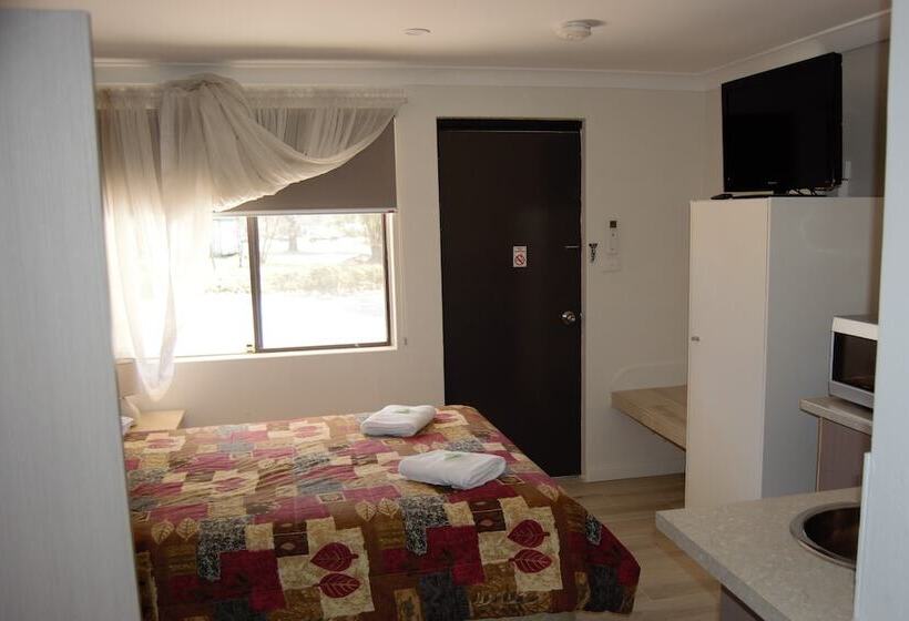 هتل Civic Motor Inn