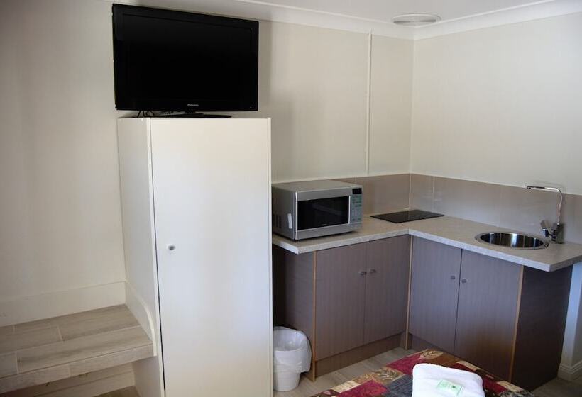 هتل Civic Motor Inn