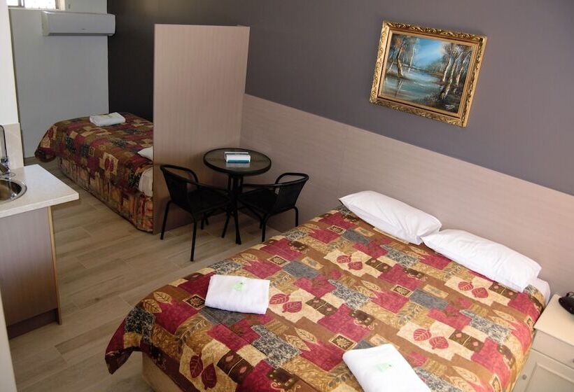 هتل Civic Motor Inn