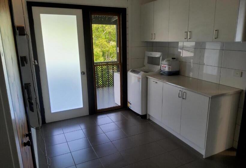 فندق Coach House Inn