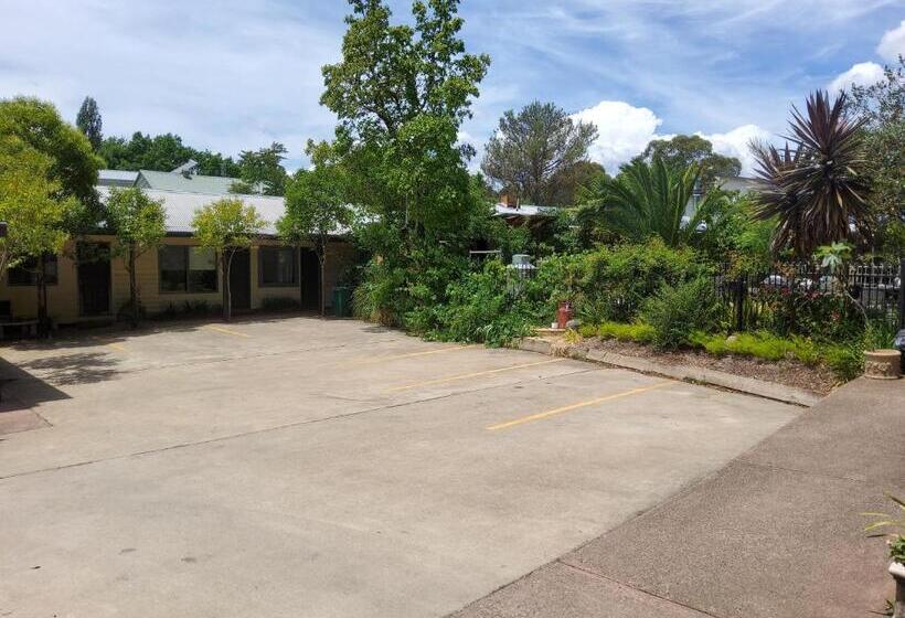 فندق Coach House Inn