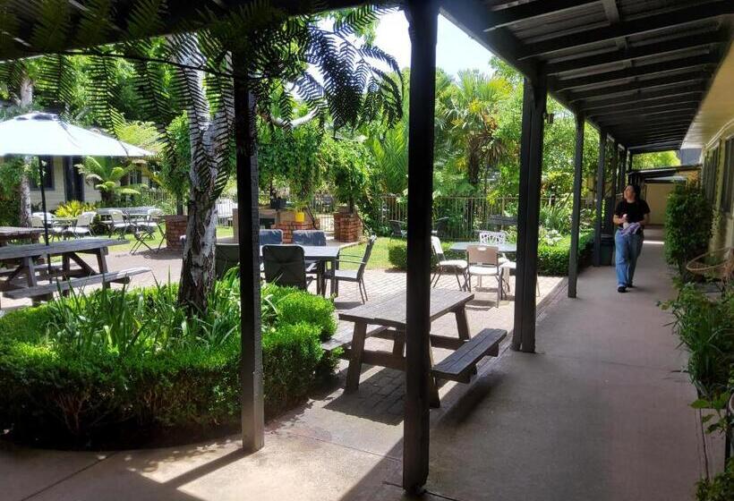 فندق Coach House Inn