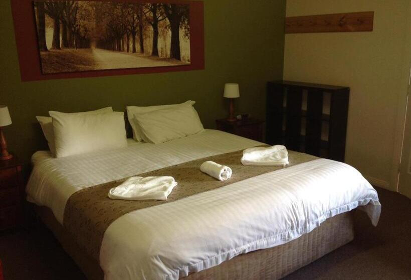 فندق Coach House Inn