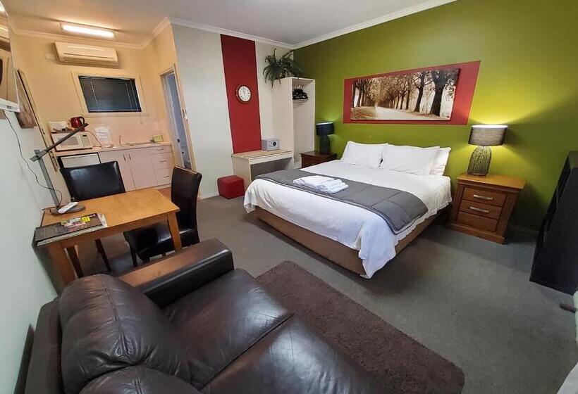 هتل Coach House Inn