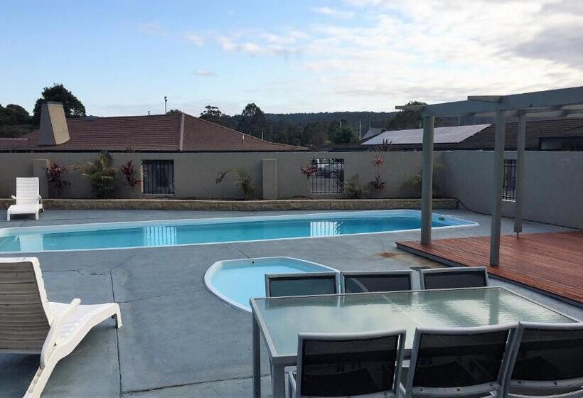 בית מלון כפרי Coachman's Eden