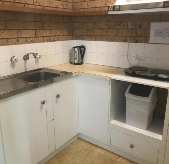 בית מלון כפרי Colac Mid City Motor Inn