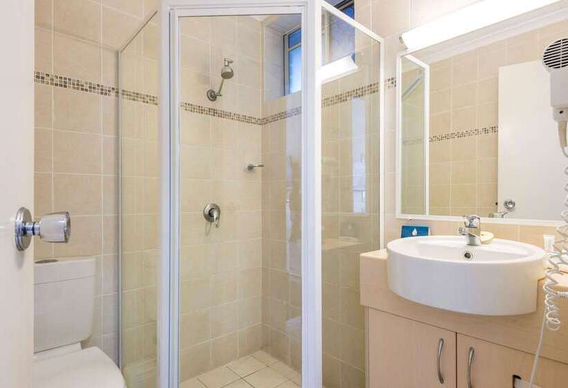 هتل Comfort Inn All Seasons