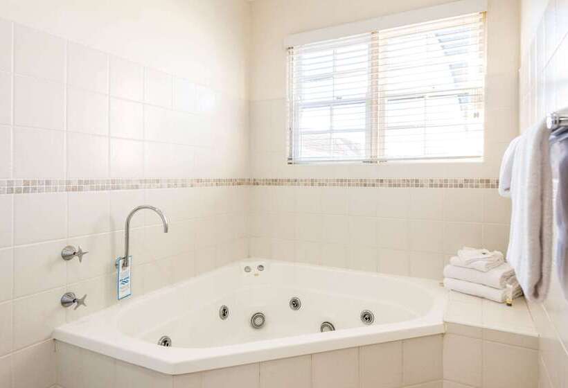 هتل Comfort Inn All Seasons