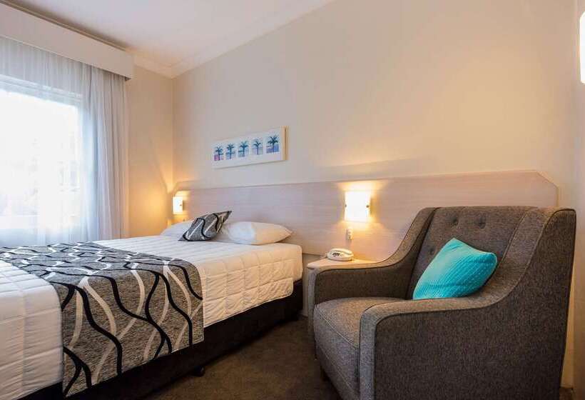 هتل Comfort Inn All Seasons