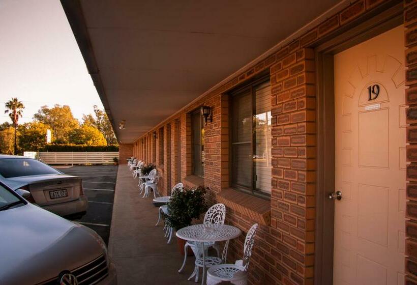 בית מלון כפרי Mid Town Inn Narrabri