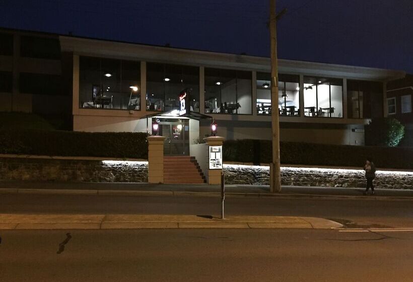 فندق Commodore Regent