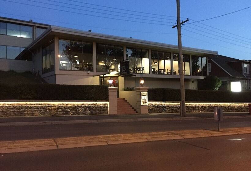 فندق Commodore Regent