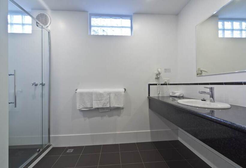 هتل Commodore Regent