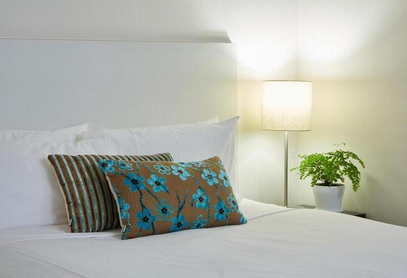 Cosmopolitan Hotel And Apartments