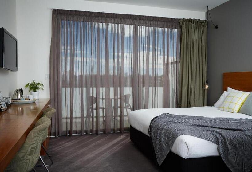 Cosmopolitan Hotel And Apartments