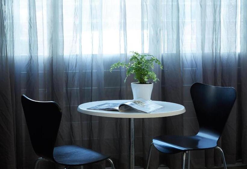 Cosmopolitan Hotel And Apartments