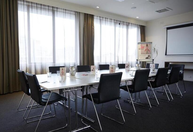 Cosmopolitan Hotel And Apartments