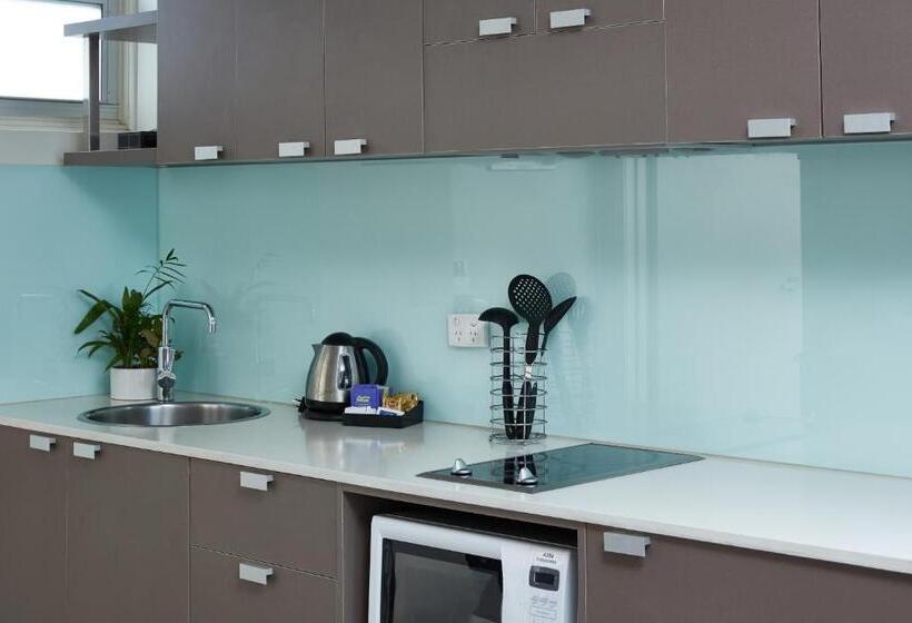 Cosmopolitan Hotel And Apartments