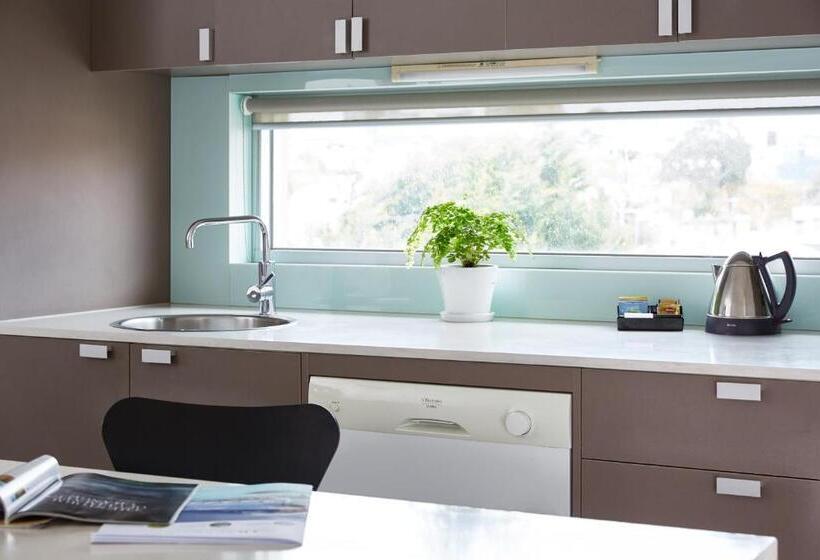 Cosmopolitan Hotel And Apartments