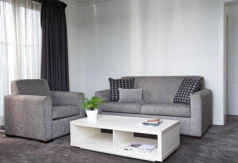 Cosmopolitan Hotel And Apartments