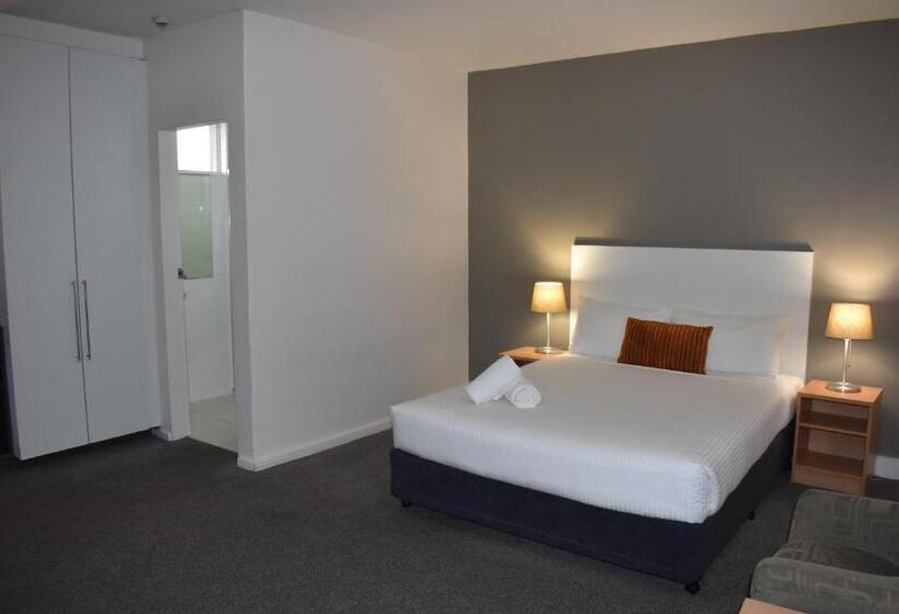 Cosmopolitan Hotel And Apartments