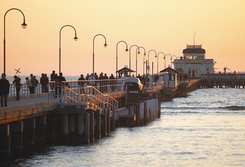 Cosmopolitan Hotel And Apartments