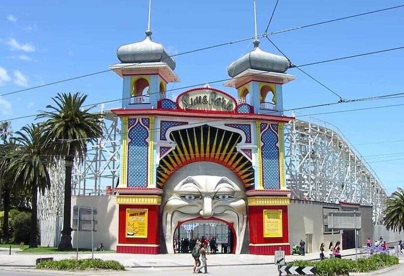 Cosmopolitan Hotel And Apartments