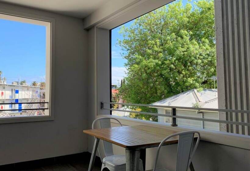 Cosmopolitan Hotel And Apartments