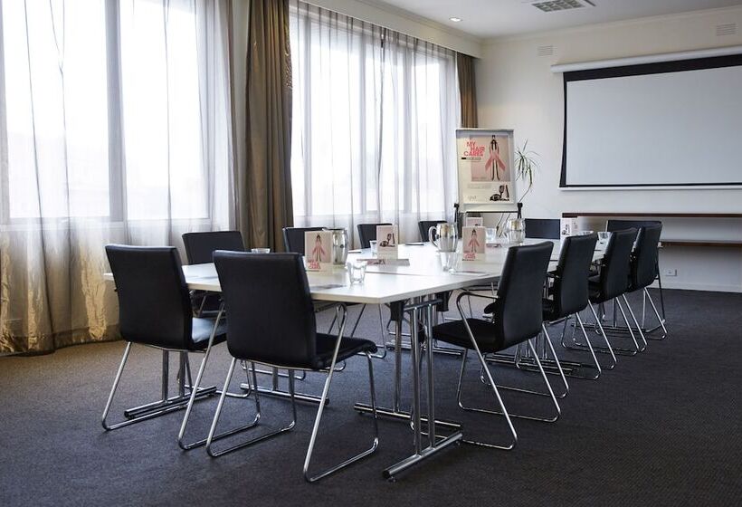 Cosmopolitan Hotel And Apartments