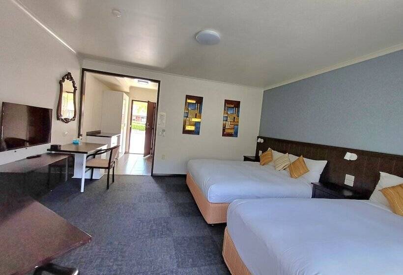 בית מלון כפרי Country Plaza Halls Gap