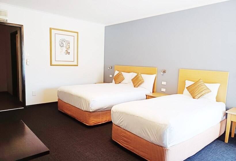 בית מלון כפרי Country Plaza Halls Gap