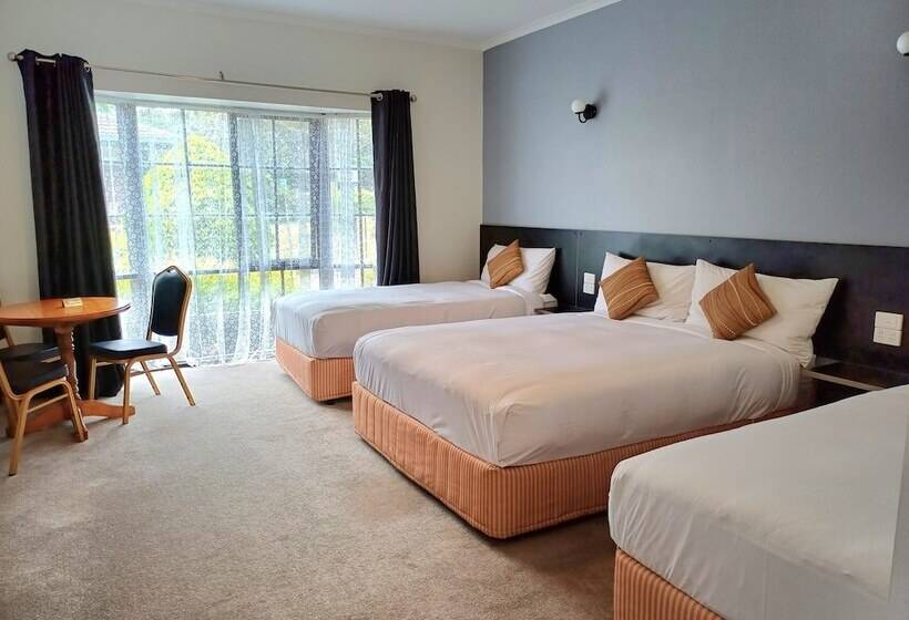 בית מלון כפרי Country Plaza Halls Gap