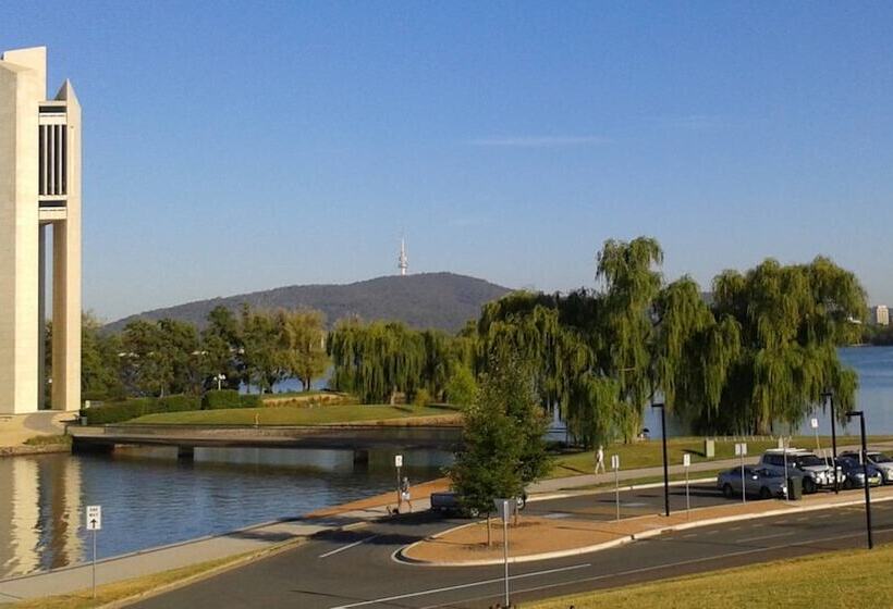 هتل Crowne Plaza Canberra, An Ihg